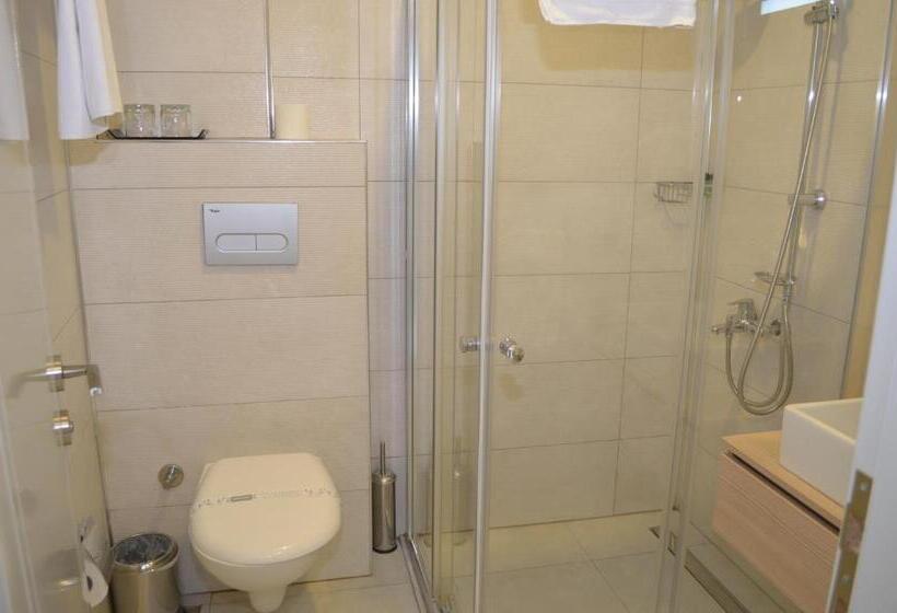 اتاق لوکس با چشم‌انداز دریا, Sardinia Otel