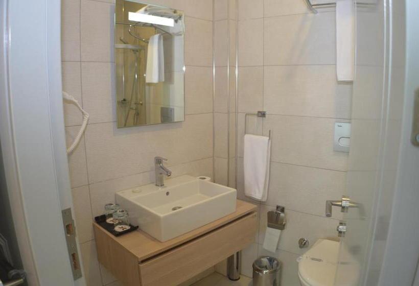 اتاق خانوادگی با چشم‌انداز باغ, Sardinia Otel