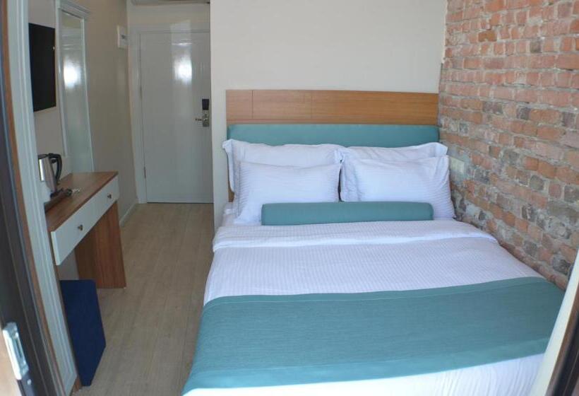اتاق استاندارد یک نفره با چشم‌انداز دریا, Sardinia Otel