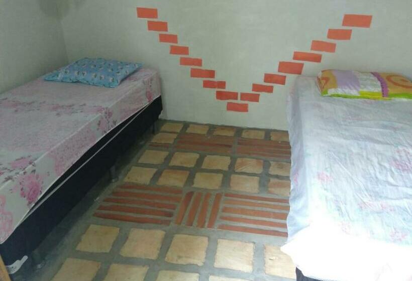 标准三人间, Pousada Do Melo