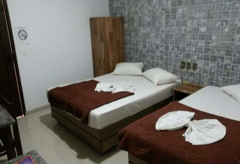 Deluxe Kolmen Hengen Huone, Barrocos