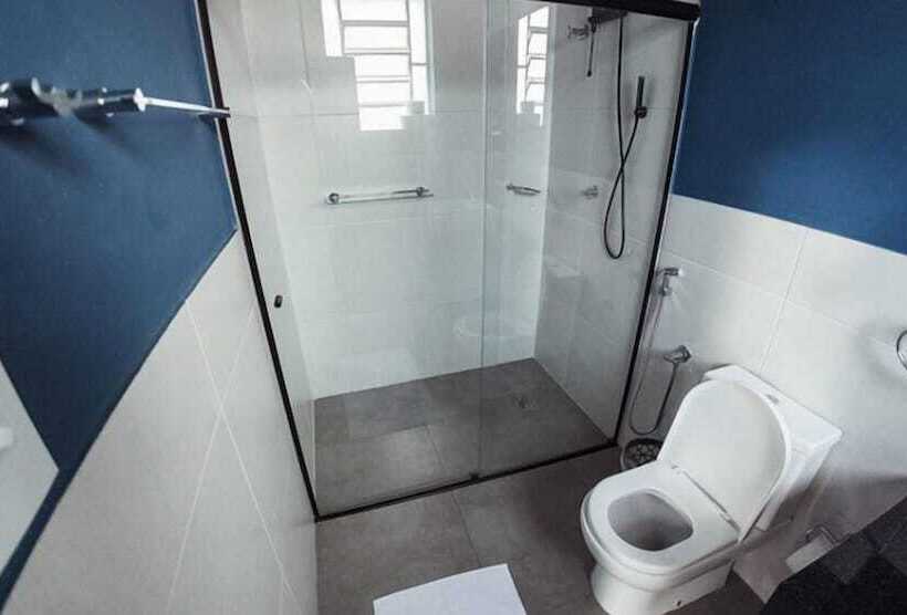 Номер Стандарт Трехместный, Mova Hotel D Oeste Localizado Em Frente A Praça Principal Da Cidade, Na área Central Pé Na Praça