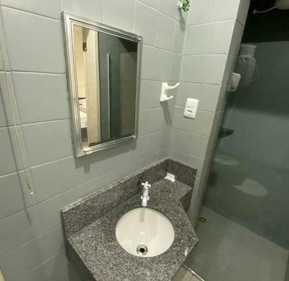 غرفة قياسية رباعية, Eldorado Inn