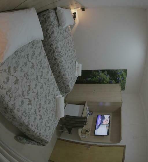 غرفة ديلوكس ثلاثية, San Gennaro