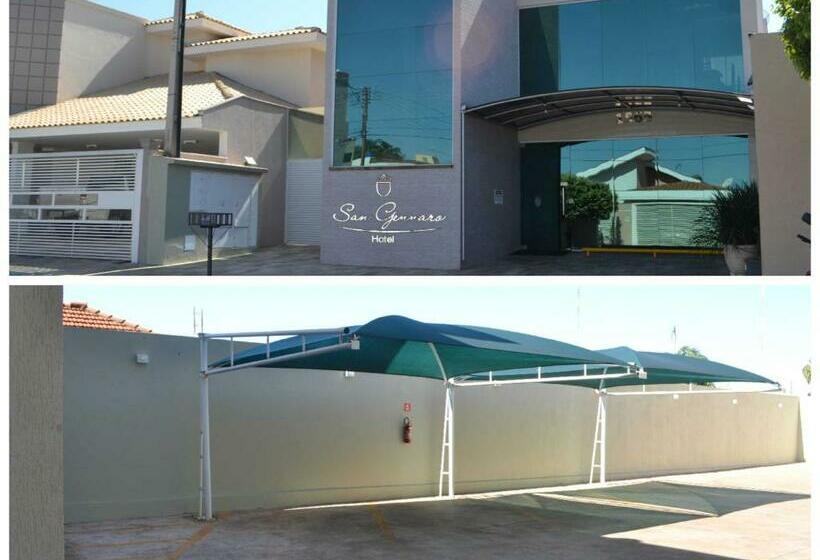 غرفة ديلوكس ثلاثية, San Gennaro