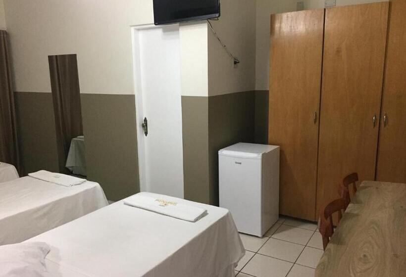 חדר קלאסי לשלושה, Smart