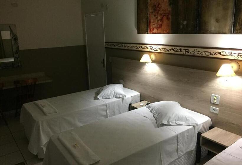 חדר קלאסי לשלושה, Smart