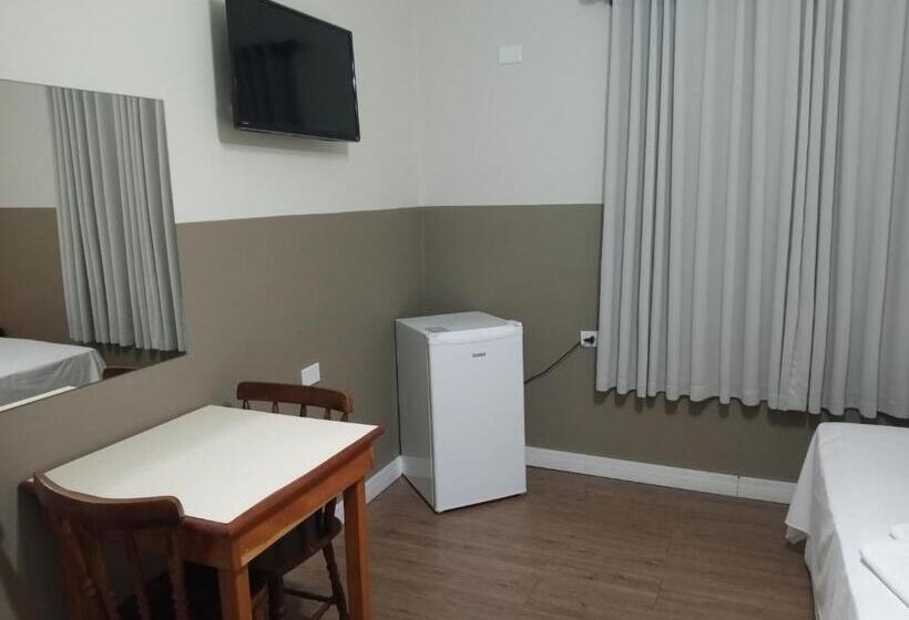 חדר סטנדרט לשלושה, Smart