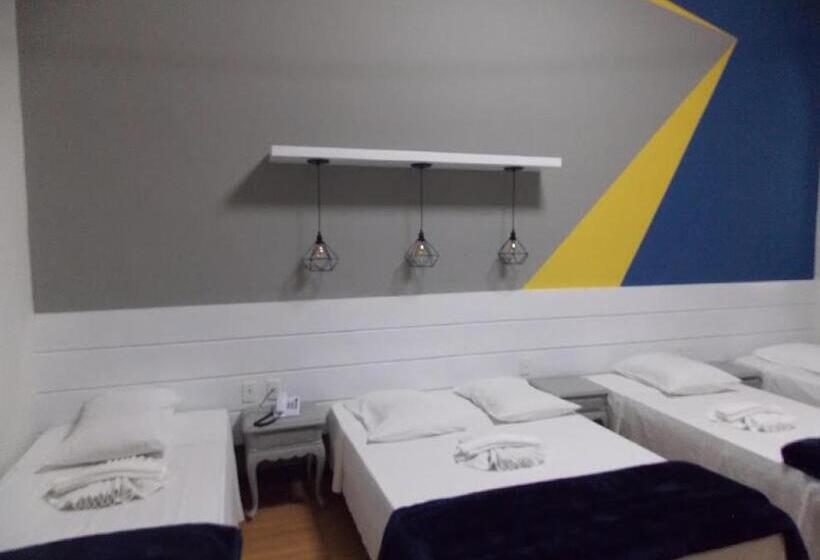 Четырехместный Номер Стандарт, Mova Hotel D Oeste Localizado Em Frente A Praça Principal Da Cidade, Na área Central Pé Na Praça