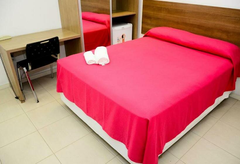 غرفة ديلوكس ثلاثية, Equatorial