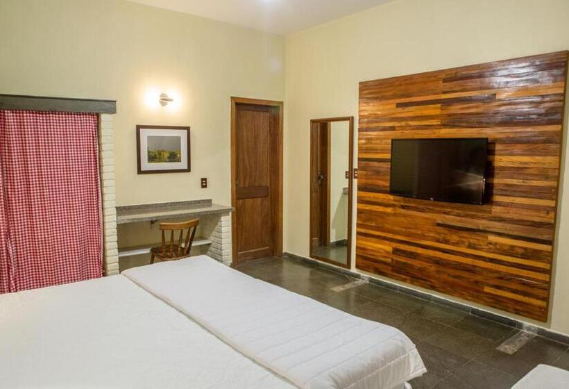 Cameră Triplă Standard cu Priveliște către Grădină, Fazenda Sete Lagos