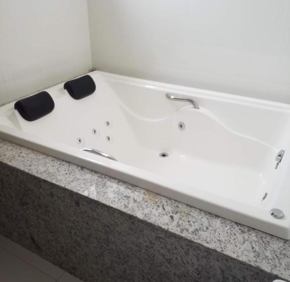자쿠지 스위트, Mirante Flat