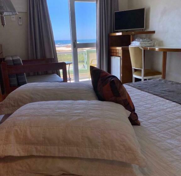 اتاق سه نفره سوپریور با چشم‌انداز دریا, Pousada La Barca