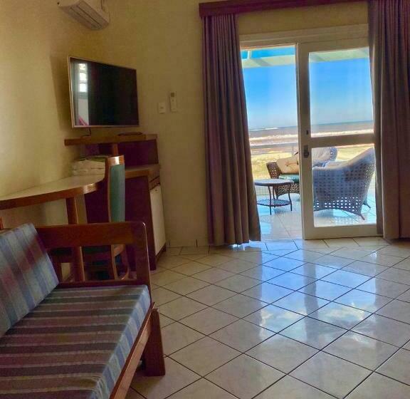 اتاق استاندارد چهار تخته با چشم‌انداز دریا, Pousada La Barca