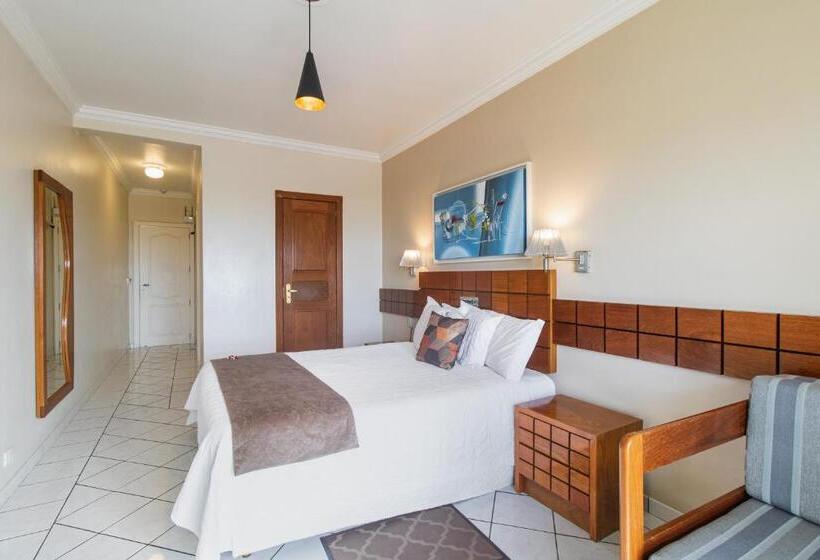 اتاق سه نفره سوپریور با چشم‌انداز دریا, Pousada La Barca