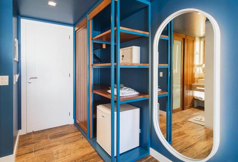 سوییت سوپریور با چشم‌انداز دریا, Pousada La Barca