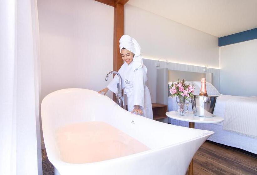 سوییت سوپریور با چشم‌انداز دریا, Pousada La Barca