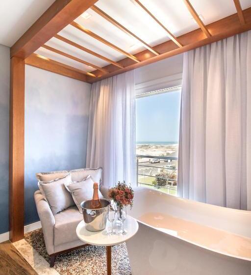 سوییت سوپریور با چشم‌انداز دریا, Pousada La Barca