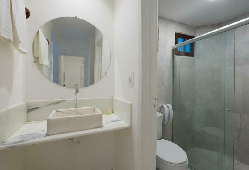 Трехместный Номер Стандарт с Балконом, Pousada Quatro Estações