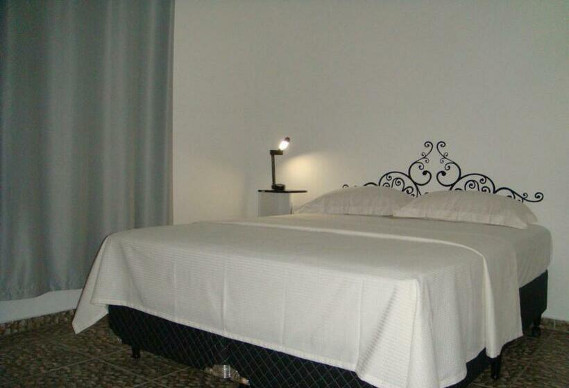 キングサイズベッドのスタンダードルーム, Hostel & Suítes Stettin