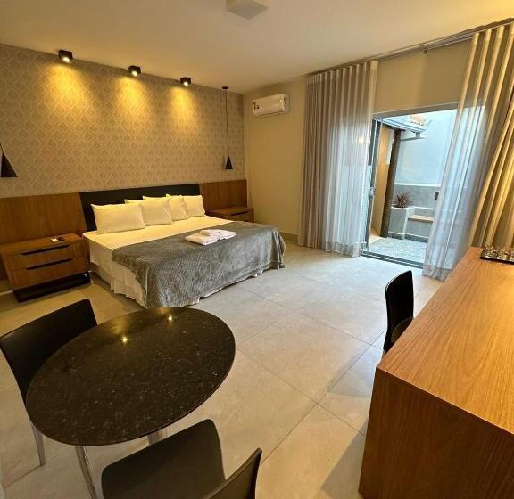 带阳台套房, Cidade Araxá