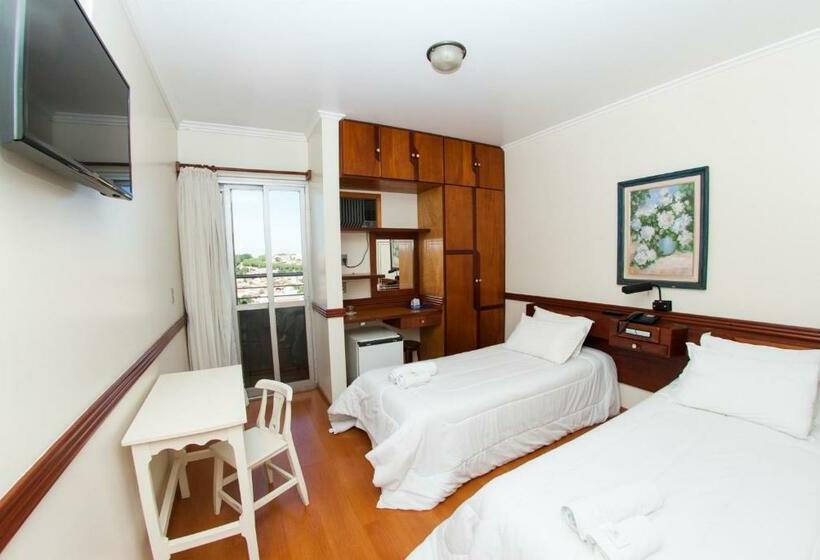 Номер Deluxe, Marques