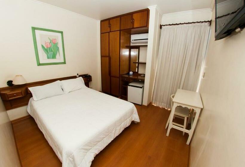 Номер Deluxe, Marques