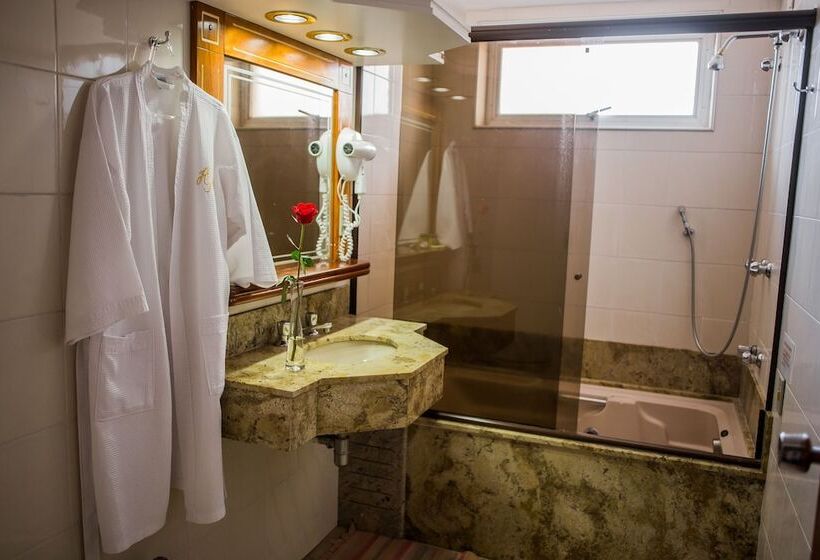 Номер Deluxe, Marques