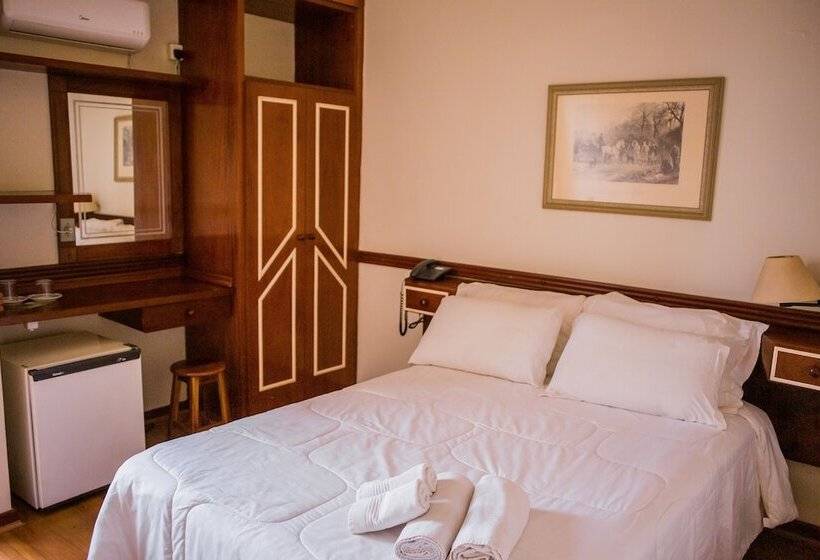 Номер Deluxe, Marques