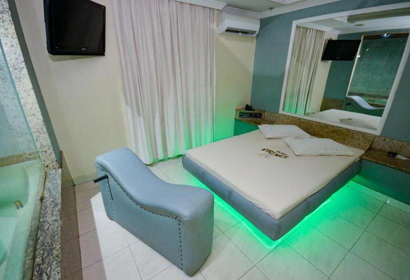 带按摩浴盆的套房, Premier