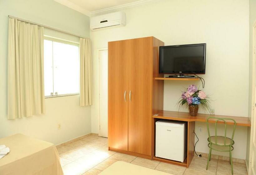 غرفة ديلوكس, Regina Muriae