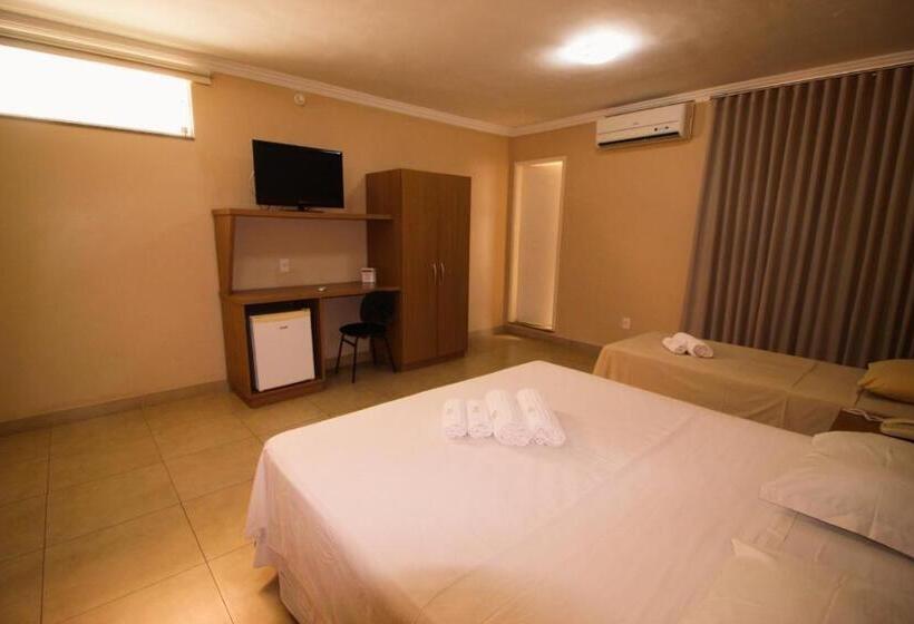 غرفة ديلوكس ثلاثية, Regina Muriae