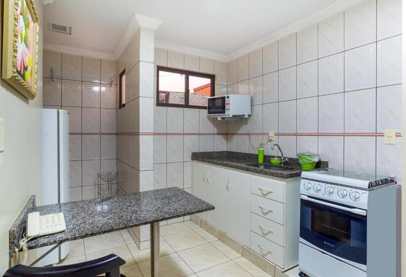 套房, Via Universitária