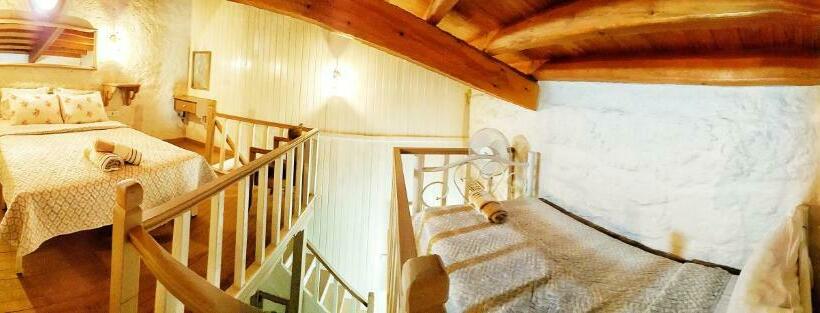 Quarto Quádruplo Deluxe, Lilyum Alaçatı   Taş Ev