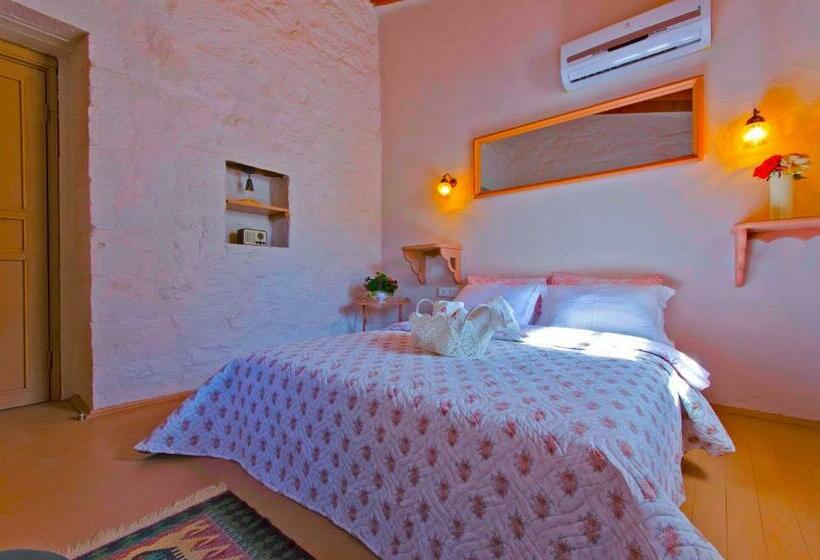 Quarto Deluxe, Lilyum Alaçatı   Taş Ev