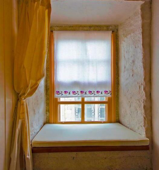 Quarto Quádruplo Deluxe, Lilyum Alaçatı   Taş Ev