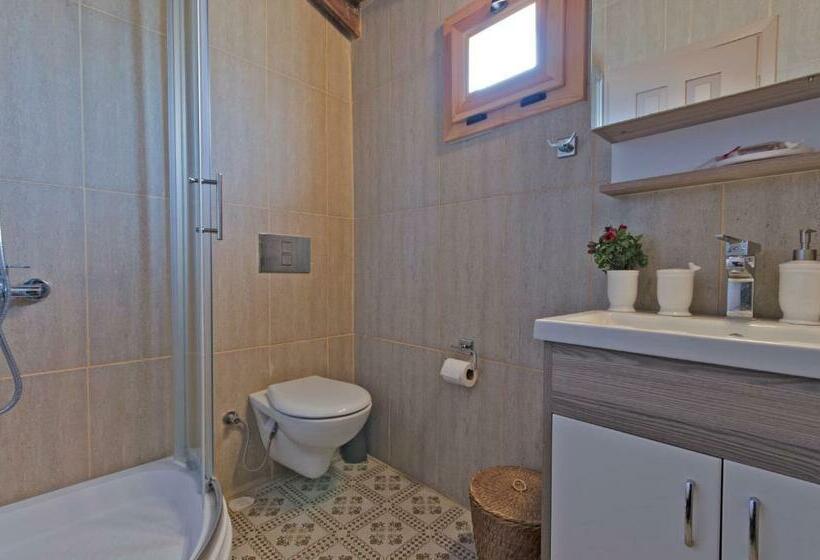 四人豪华间, Lilyum Alaçatı Taş Ev