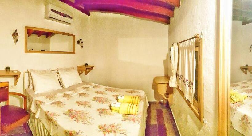 Quarto Estandar, Lilyum Alaçatı   Taş Ev