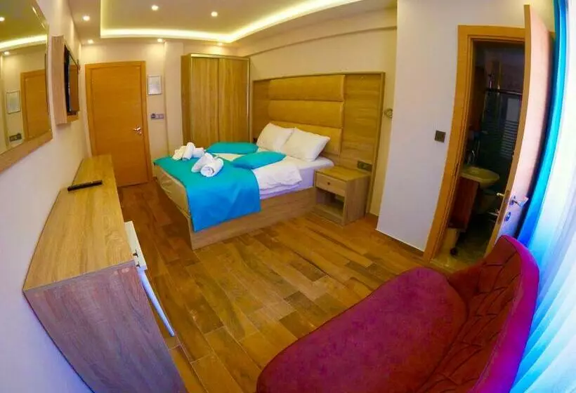 اتاق لوکس, Danis Motel