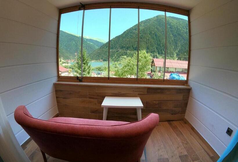 家庭间, Danis Motel