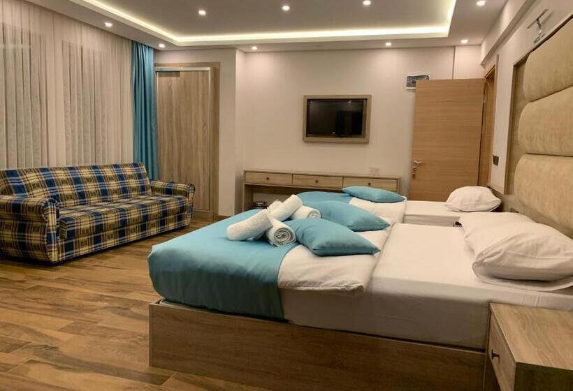 패밀리 룸, Danis Motel