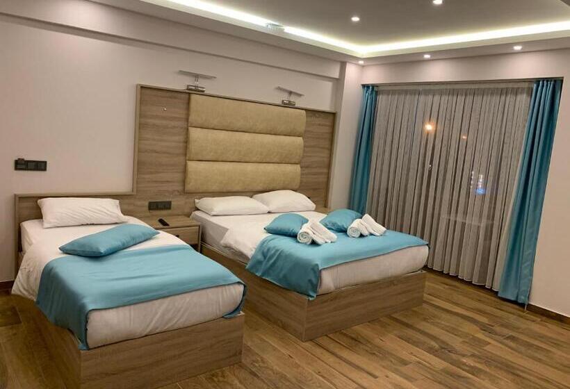 家庭间, Danis Motel