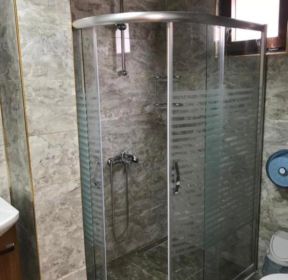 标准间, Danis Motel