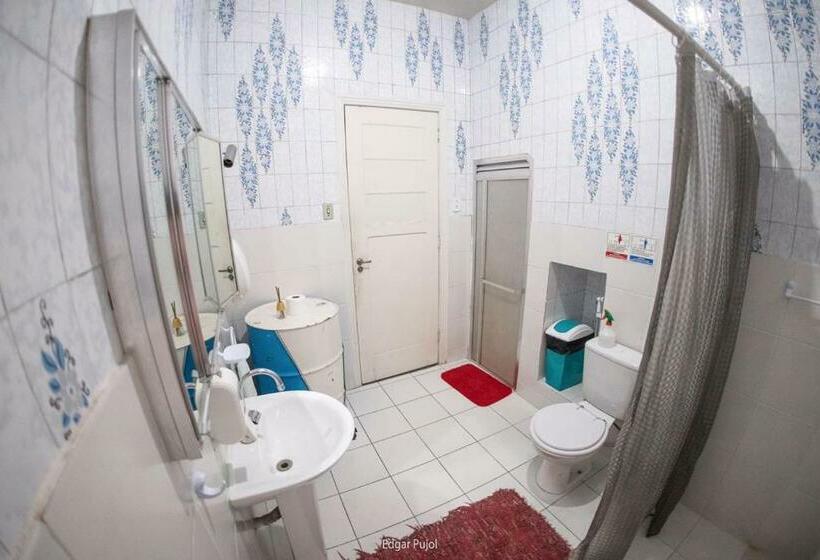חדר סטנדרטי לארבעה עם חדר אמבטיה משותף, Hostel Petrópolis
