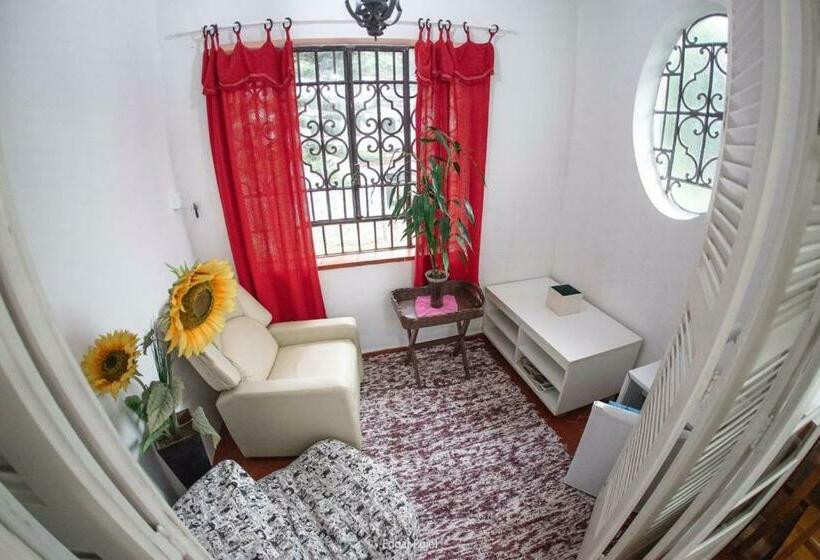 חדר סטנדרטי לארבעה עם חדר אמבטיה משותף, Hostel Petrópolis