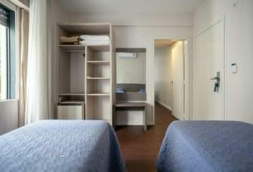 豪华三人间, A Furninha