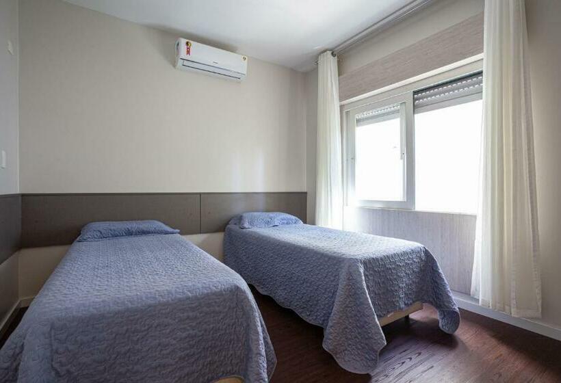 高级家庭房间, A Furninha