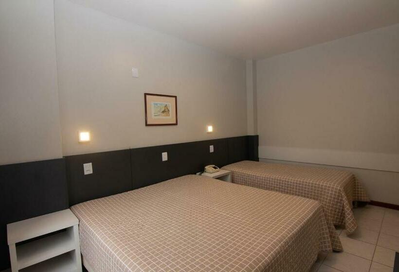 高级三人间, A Furninha