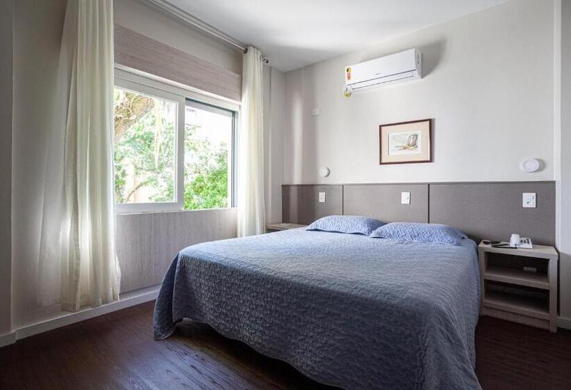 高级家庭房间, A Furninha