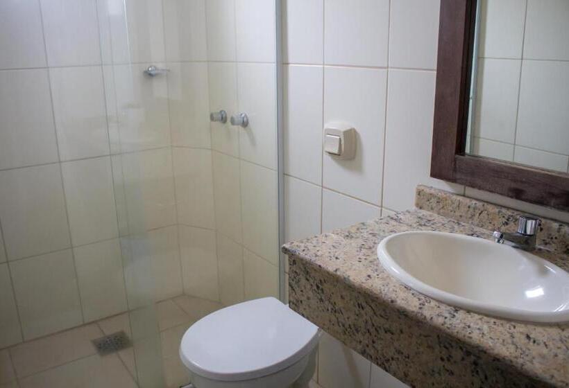 标准三人间, A Furninha